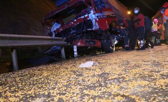 Kaza yapan sürücüler komşu köylerden olduklarını kazadan sonra anladılar