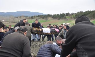 Kazada hayatını kaybeden çift son yolculuğuna uğurlandı.......