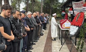 Kazada hayatını kaybeden polis memuru gözyaşları arasında toprağa verildi......