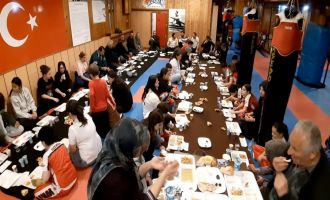 Kick boksçular hem spor hem de iftar yaptı