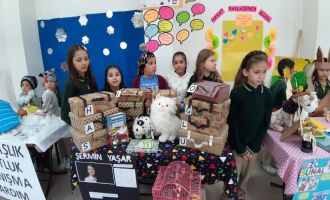 Kitapta geçen obje ve karakterleri canlandırdılar..