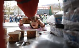 Kızılay 20 bin kişilik sıcak yemek dağıtımı yaptı