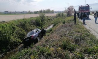 Kontrolden çıkan otomobil kanala uçtu: 2 yaralı