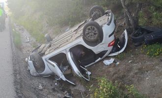 Kontrolden çıkan otomobil takla attı: 3 yaralı........