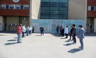 Korona virüsü yenince alkışlarla taburcu edildi