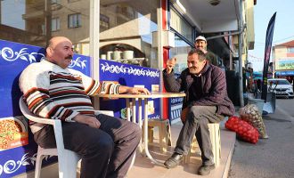 Koyun için girdiği iddia nedeniyle arkadaşının ölüm ilanını anons ettirdi