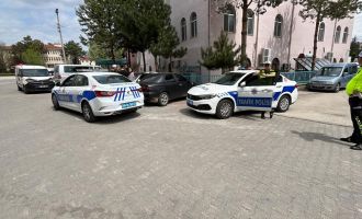 Makas atarak trafiği tehlikeye düşürdü: 9 bin lira ceza yedi