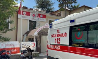 Merdivenden düşen işçi yaralandı....