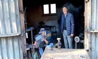 Mesleğinin kaybolup gitmesinden endişeleniyor...