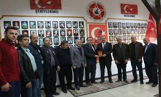 Metin; ‘Hangi görüşten olursak olalım  yapmamız gereken milletçe kenetlenmektir’