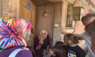 Miniklerden engelli ve yaşlılara anlamlı ziyaret..