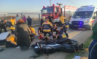 Motosiklet ile hafif ticari araç çarpıştı: 1 yaralı......