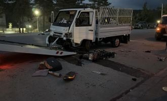 Motosiklet ile kamyonet çarpıştı: 1 ölü, 1 yaralı