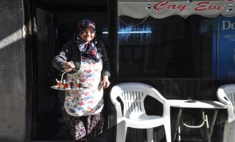 Mudurnu'da çayın tadı Ayşe teyzeden soruluyor