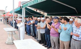 Muhammed Mursi için gıyabi cenaze namazı kılındı