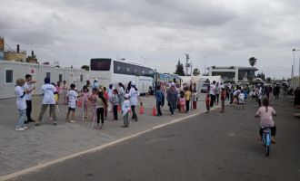 Öğrenciler depremzedeleri yalnız bırakmıyor......