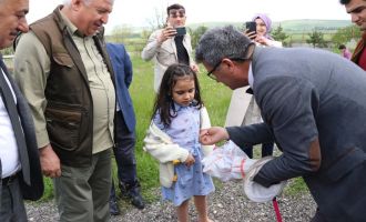 Öğrenciler hiç görmedikleri böcekleri aparatlarla topladı