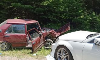 Ormanda çilek toplamak için park edilen araç kazaya sebep oldu: 2 yaralı