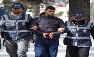 Otobüste uyuşturucu taşıyan sanığa ve arkadaşlarına ceza yağdı