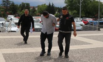 Otobüste uyuşturucuyla yakalanan şüpheli adliyeye sevk edildi....