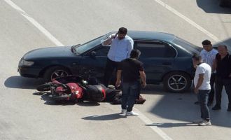 Otomobil ile çarpışan motosiklet sürücüsü yaralandı