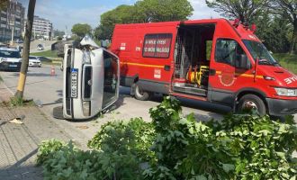 Otomobil rampa yukarı çıkarken yan yattı: 1 yaralı