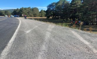 Otomobil yoldan çıkarak takla attı: 1 ölü, 2 yaralı....