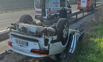 Otoyolda takla attı, yoldan çıktı.......