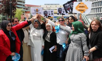 Öz Sağlık İş Sendikası üyeleri başkan Özcan’ı protesto etti 