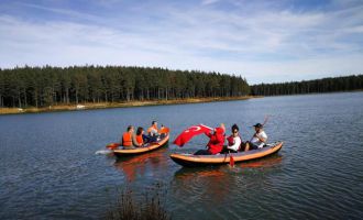 Paraşütçü ve kanoculardan Ata’ya saygı etkinliği