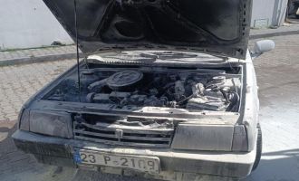 Park halindeki otomobil alev aldı.......