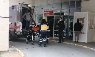 Parkta yürüyen genç kız 3 yerinden bıçaklandı