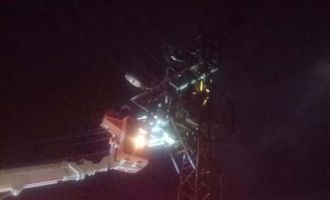 Patlayan trafo köyü karanlığa gömdü