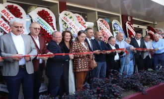 Petek Kırtasiye’nin Borazanlar Mahallesindeki yeni Kitap Kafesi hizmete girdi