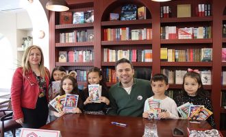 Petek Kırtasiye’nin düzenlediği imza gününe yoğun bir ilgi oldu