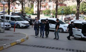 Polis ve bekçileri yaralayan 5 kişi adliyeye sevk edildi