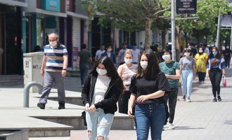 Sakın maskesiz çıkmayın 