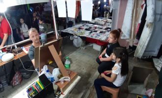 Sanatçı çift Mudurnu Panayırında yoğun ilgi gördü