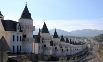 Şato Evleri'nden kablo çalarken suçüstü yakalandılar