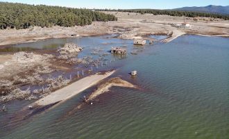 Seben Gölü'nün boşaltılma çalışmalarında eski yapılar gün yüzüne çıktı