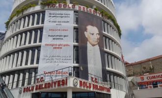 Seçim yasaklarına aykırı olduğu gerekçesiyle pankart indirildi