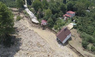 Sel felaketinde kaybolan 4'ü çocuk 6 kişiyi arama çalışmaları devam ediyor