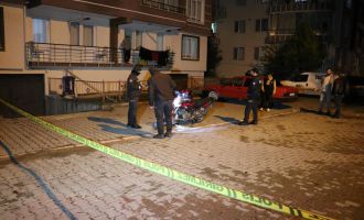 Selam yollamış dediği genci evinin önünde kurşun yağmuruna tuttu