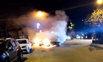Seyir halindeki otomobil alev alev yandı......