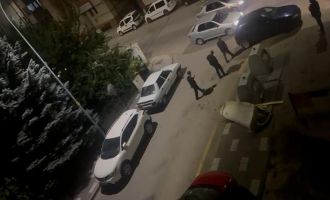 Sokak ortasında bıçak ile saldırmaya çalıştı