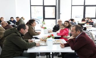Solmaz Ana aşevi kapılarını ilk depremzedelere açtı