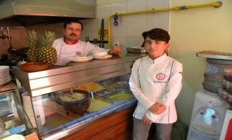 Stajda kazandığı 6 bin lirayla öğrencilere yemek ısmarladı