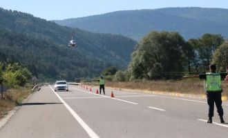 Sürücüler cayrokoptere takıldı