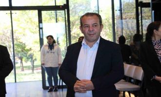 Tanju Özcan CHP’ye geri döndü: ‘Baba evine döndüm’