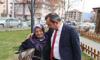 TANJU ÖZCAN’I GÖRÜNCE GÖZYAŞLARINI TUTAMADI